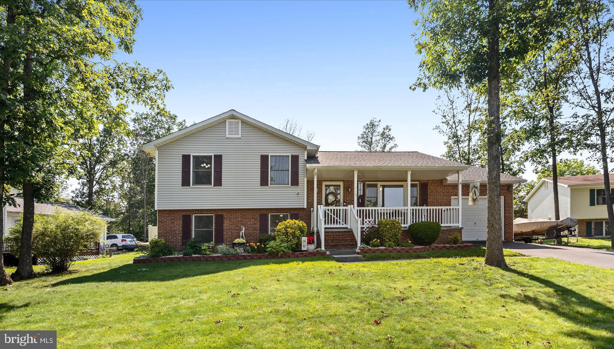 LAKEWOOD MANOR - Residential