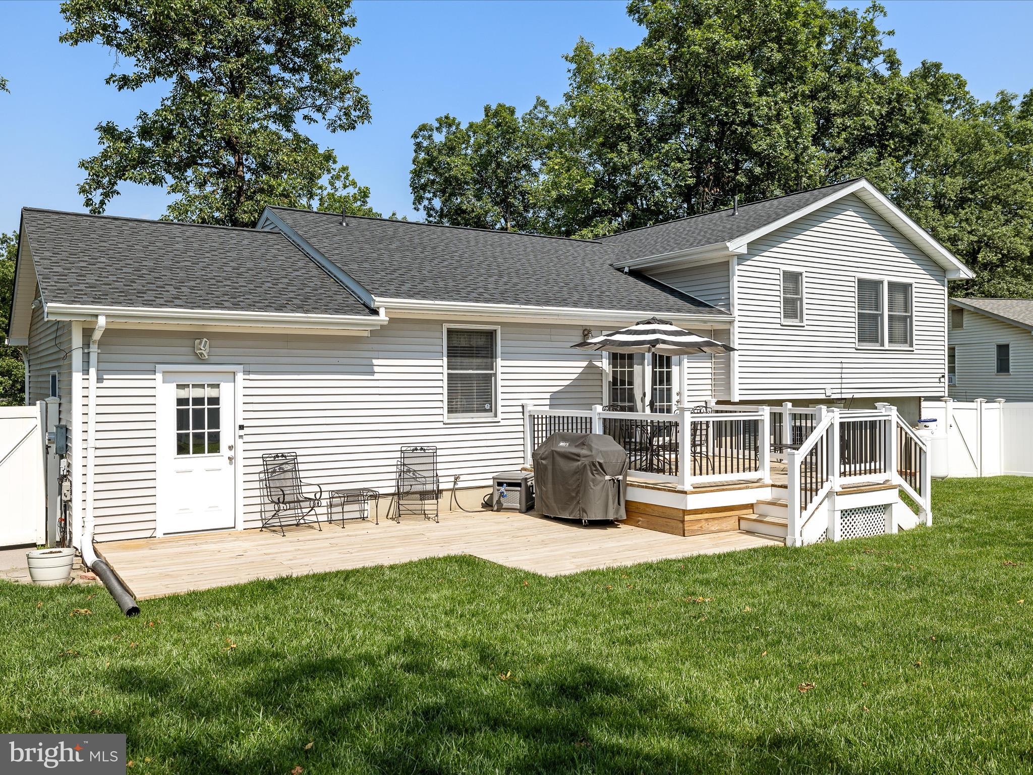 LAKEWOOD MANOR - Residential