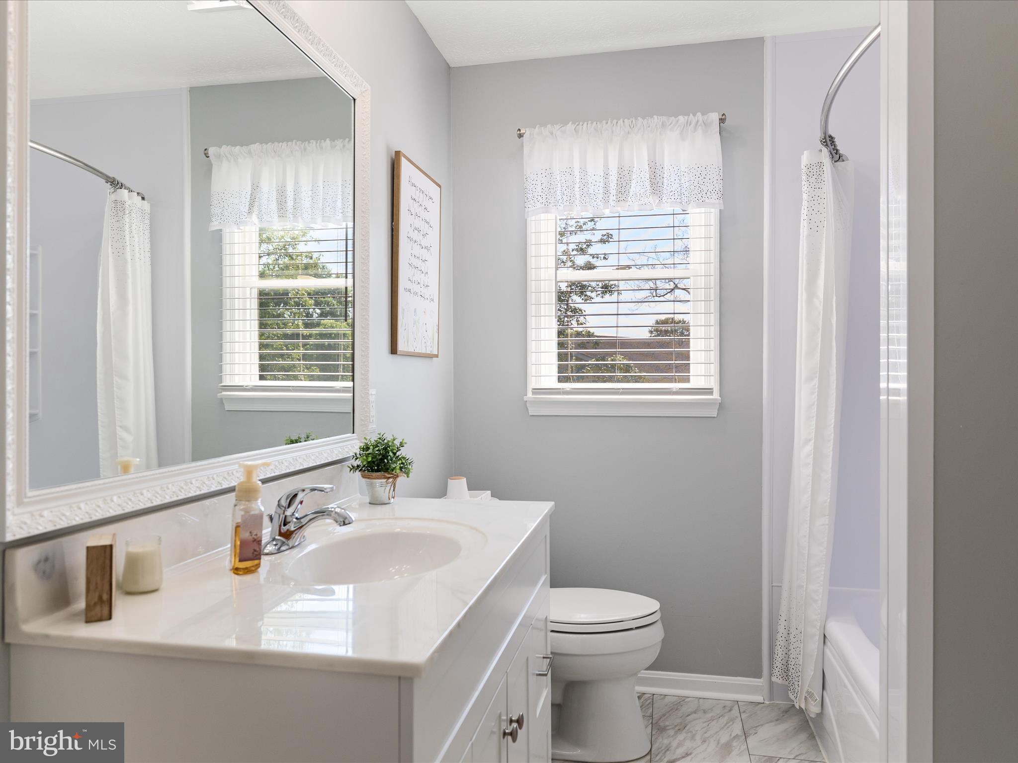 LAKEWOOD MANOR - Residential