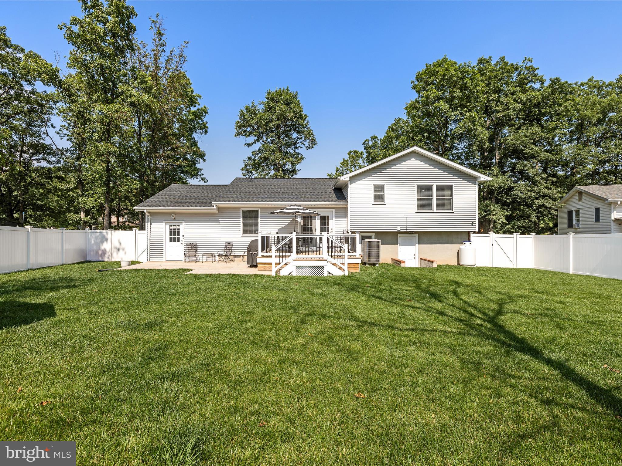 LAKEWOOD MANOR - Residential