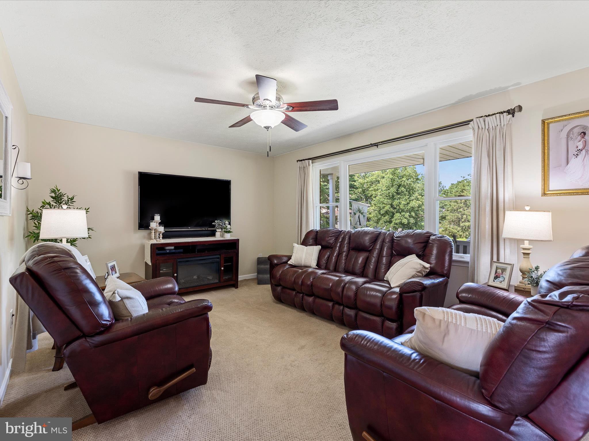 LAKEWOOD MANOR - Residential