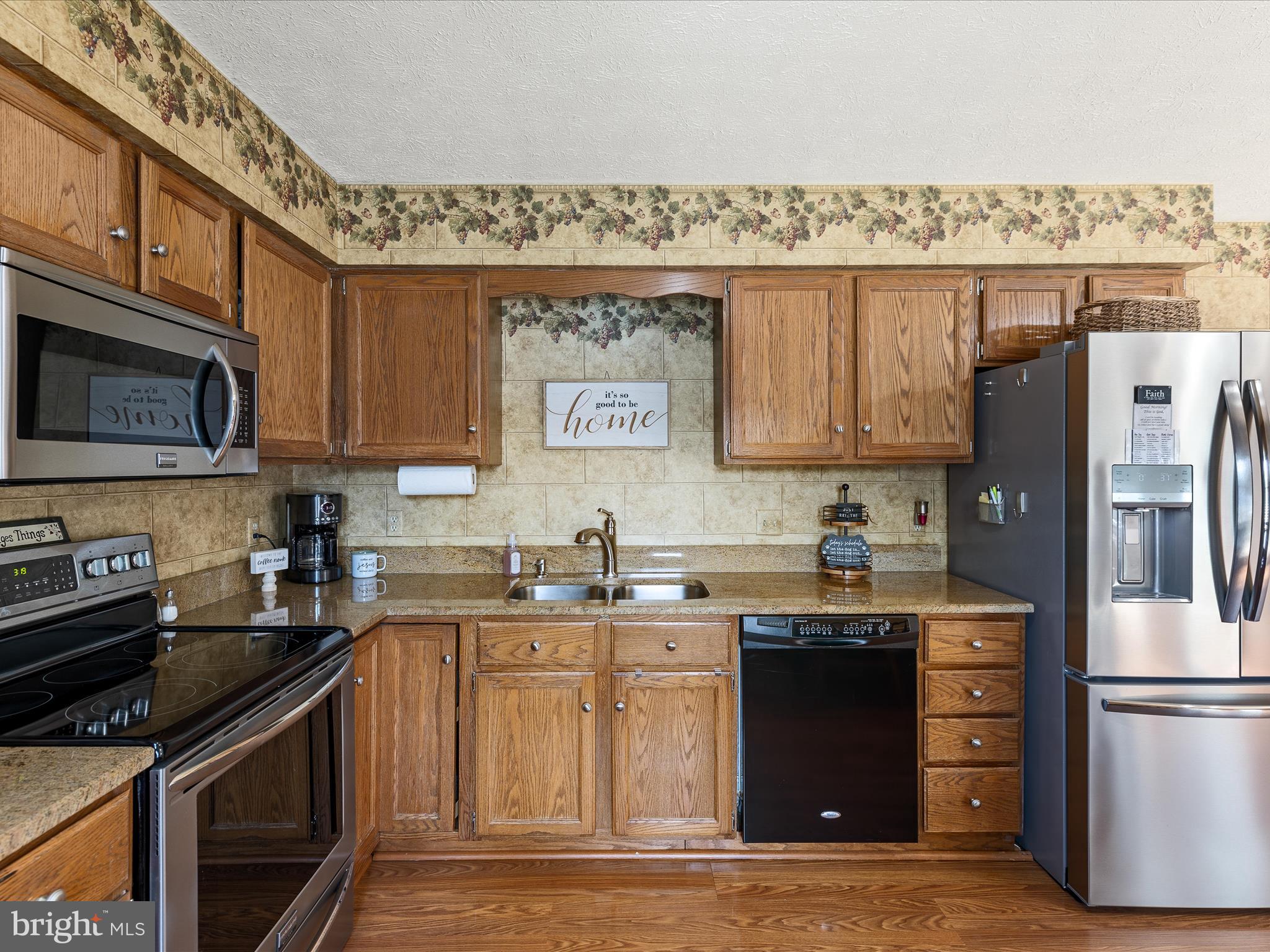 LAKEWOOD MANOR - Residential