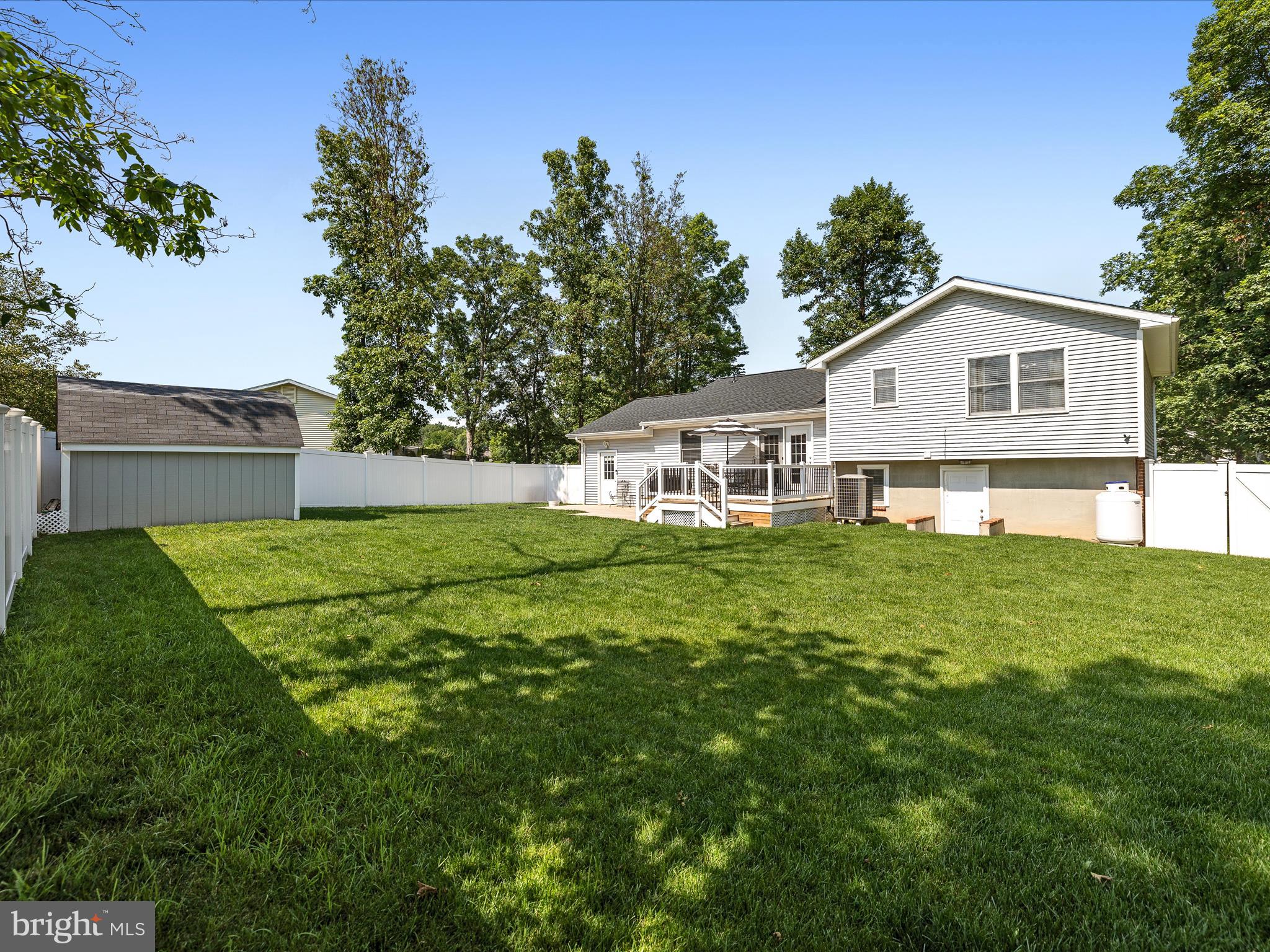 LAKEWOOD MANOR - Residential