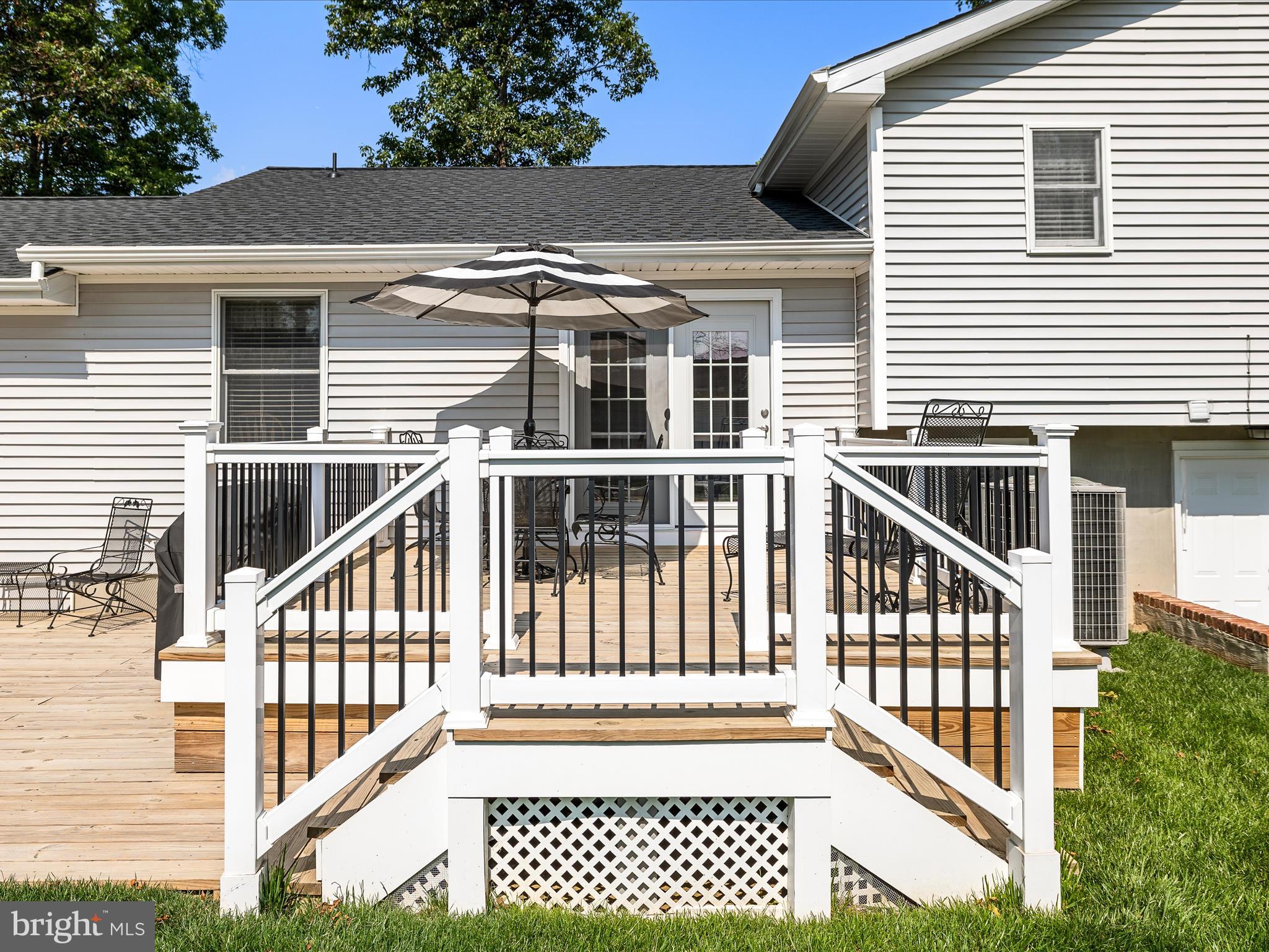 LAKEWOOD MANOR - Residential