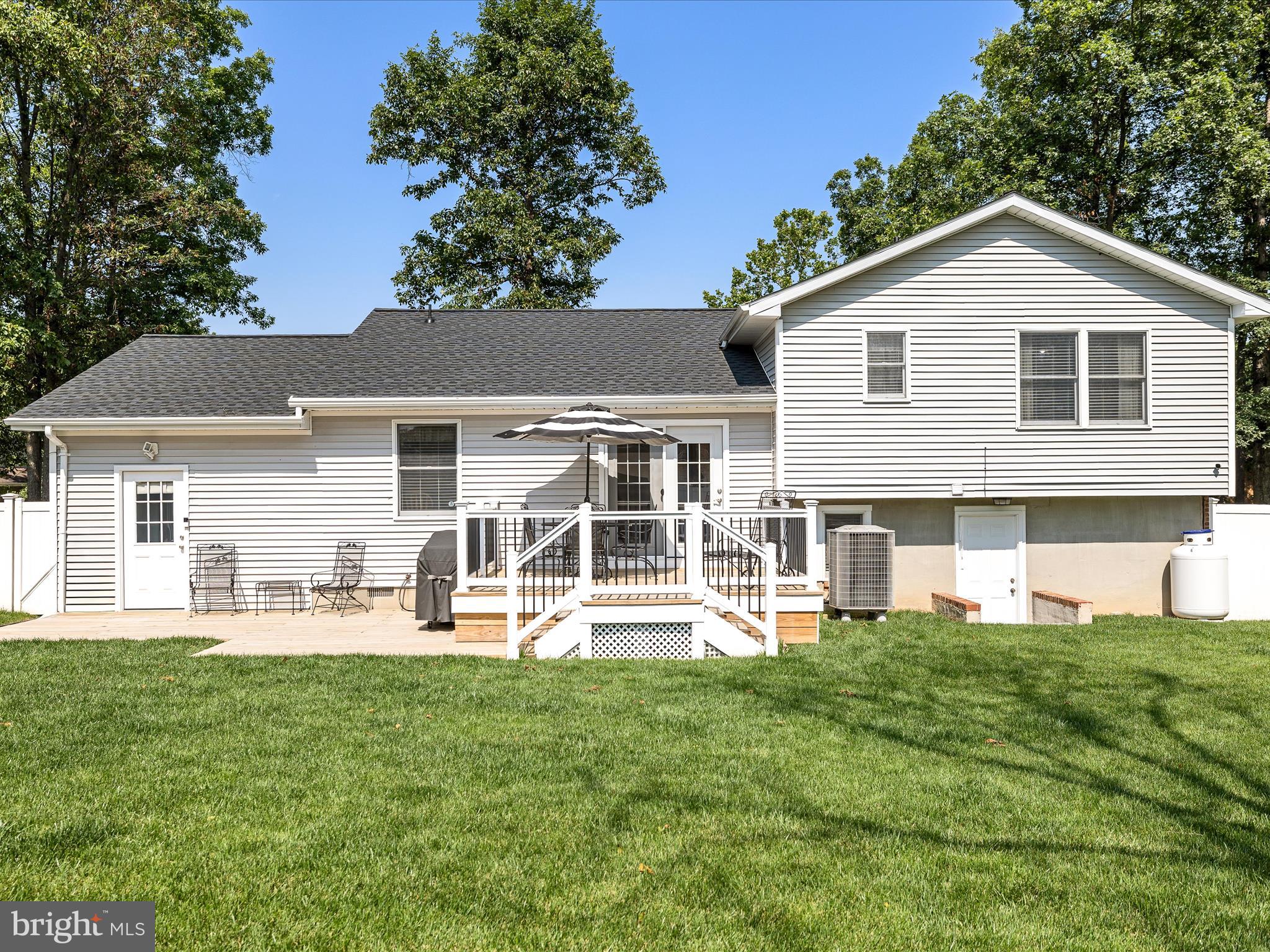 LAKEWOOD MANOR - Residential