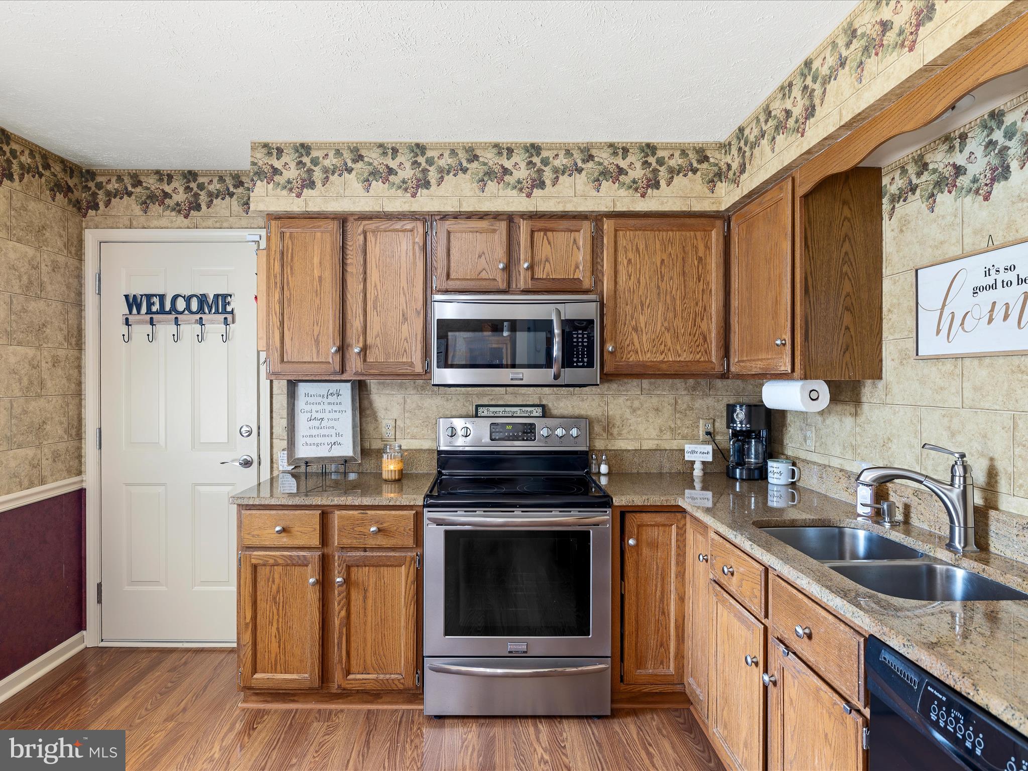 LAKEWOOD MANOR - Residential