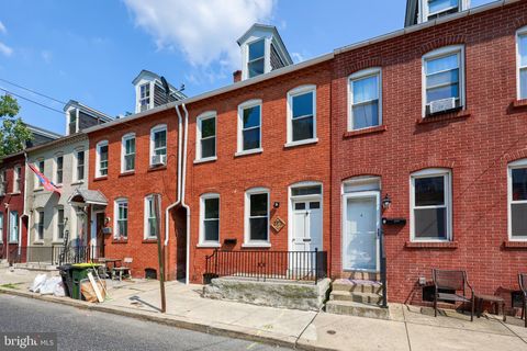 Photo of 452 Fremont Street, LANCASTER, PA 17603 (MLS # PALA2073916)