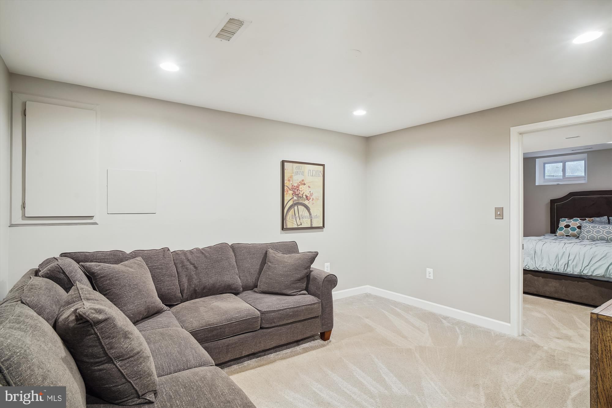 MIDDLEBROOK MANOR - Residential