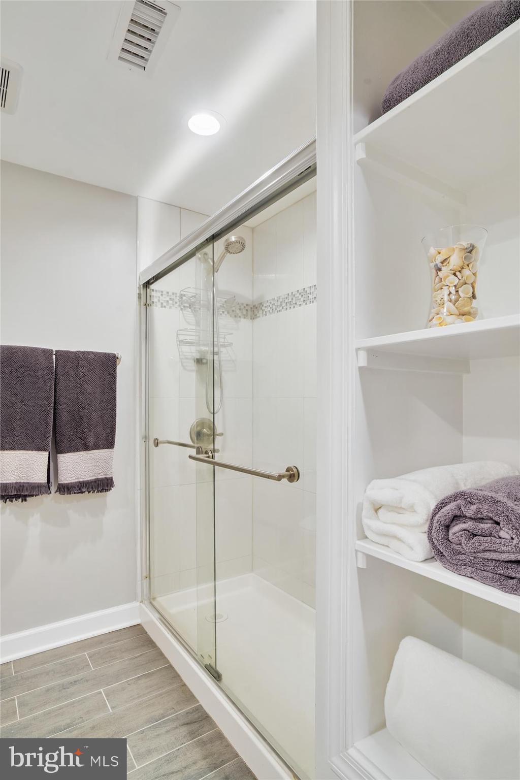 MIDDLEBROOK MANOR - Residential