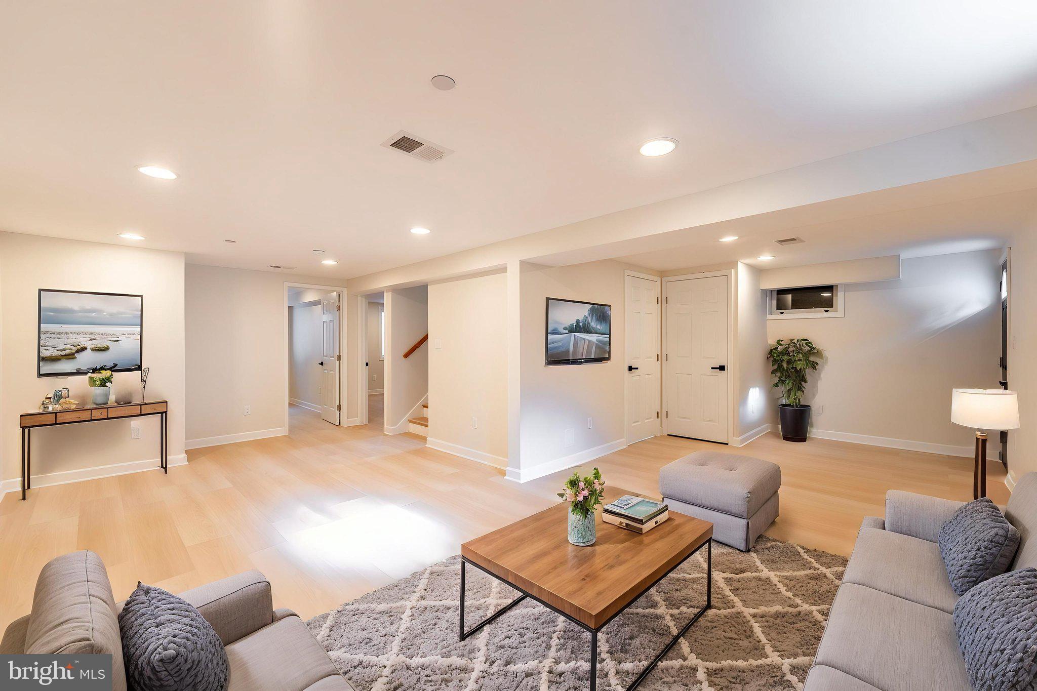 HOLLYWOOD PARK - Residential
