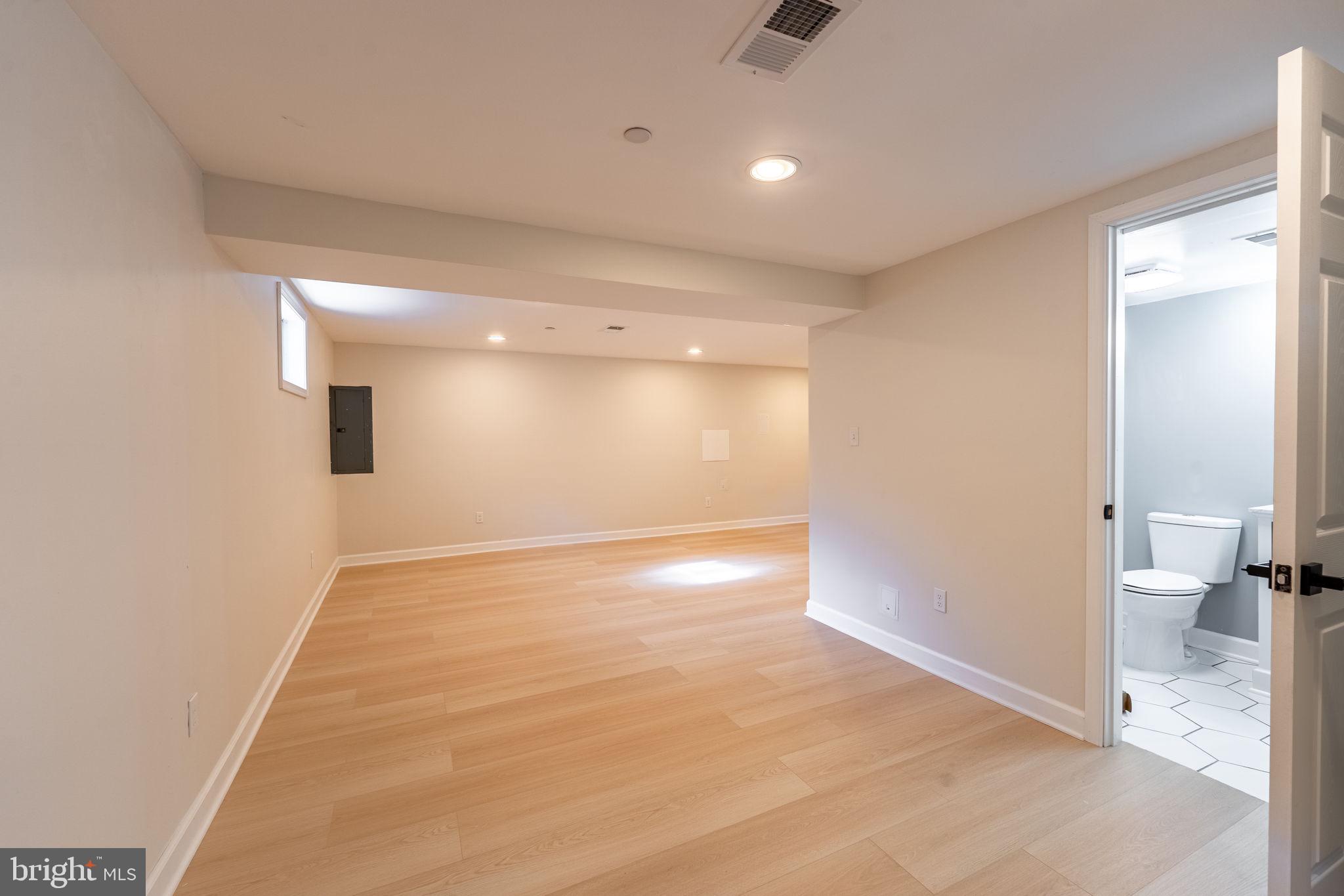 HOLLYWOOD PARK - Residential