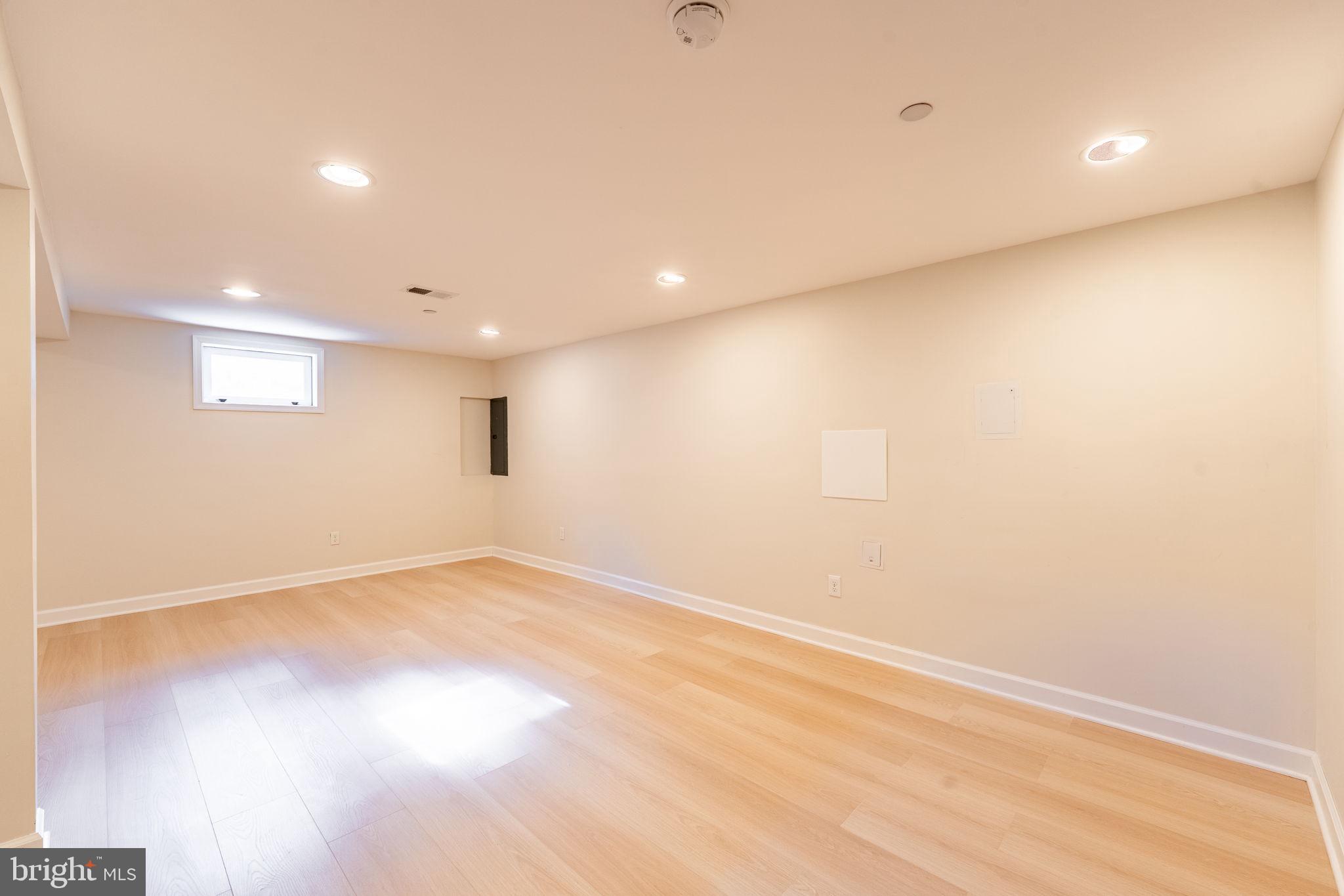 HOLLYWOOD PARK - Residential