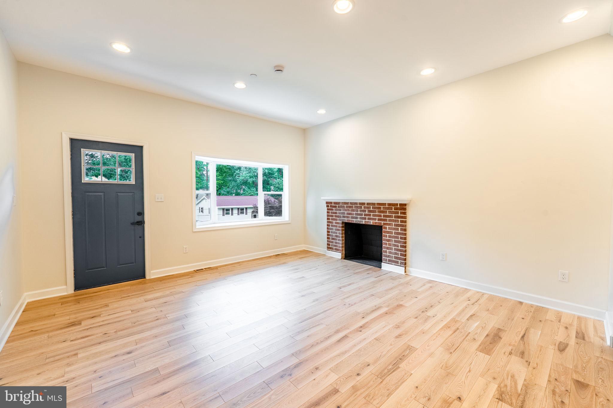 HOLLYWOOD PARK - Residential