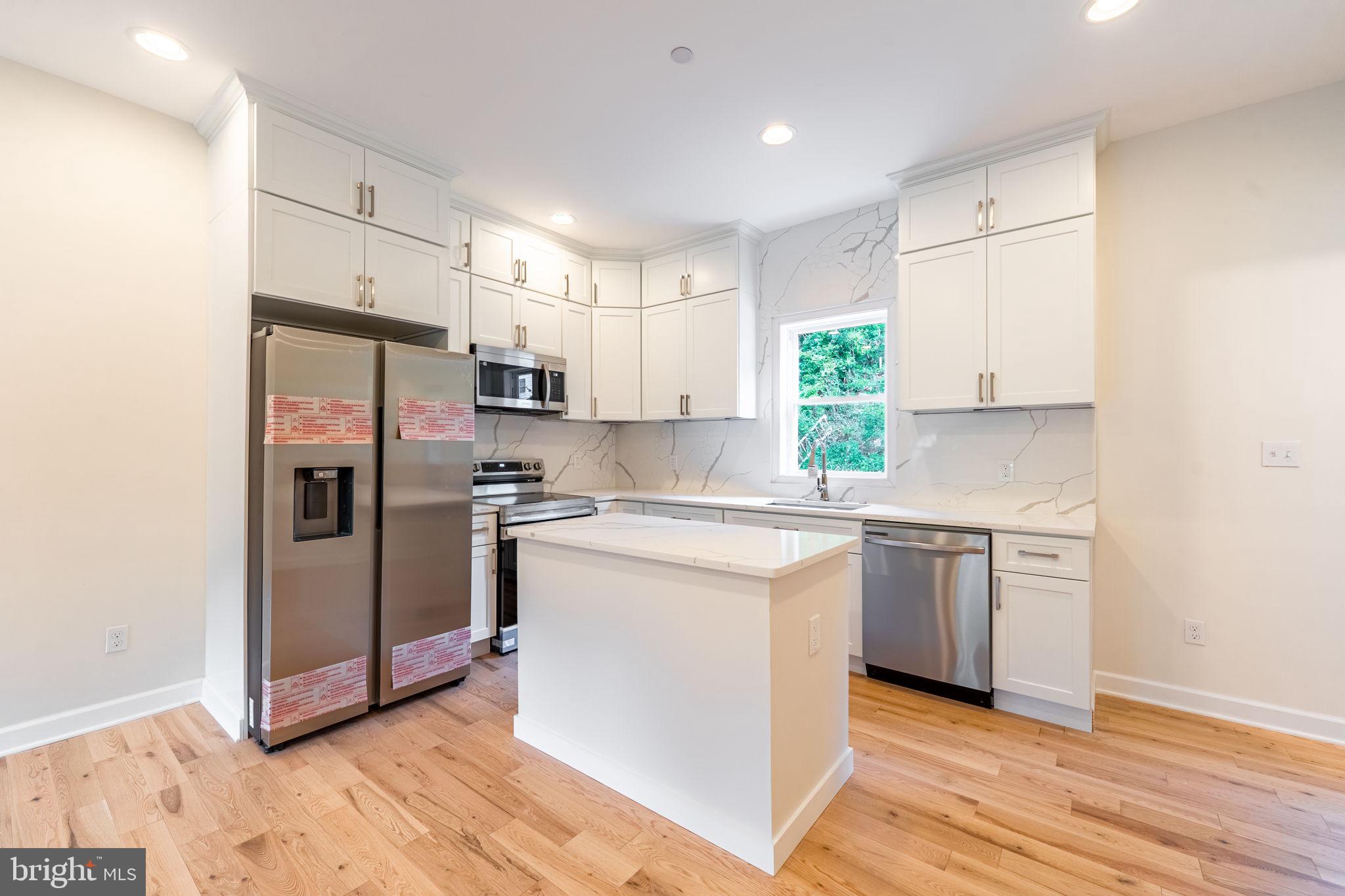 HOLLYWOOD PARK - Residential