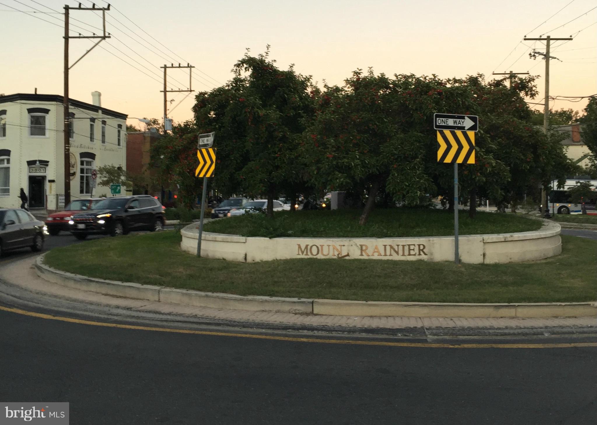 MT RAINIER- RHODE ISL AV - Residential