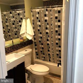 MT RAINIER- RHODE ISL AV - Residential