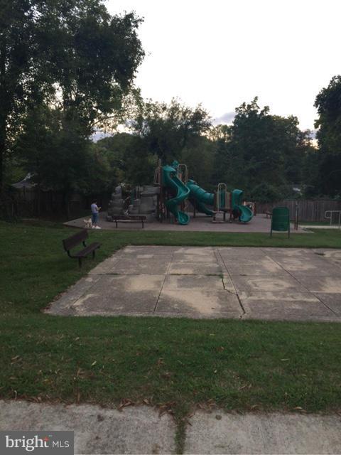 MT RAINIER- RHODE ISL AV - Residential