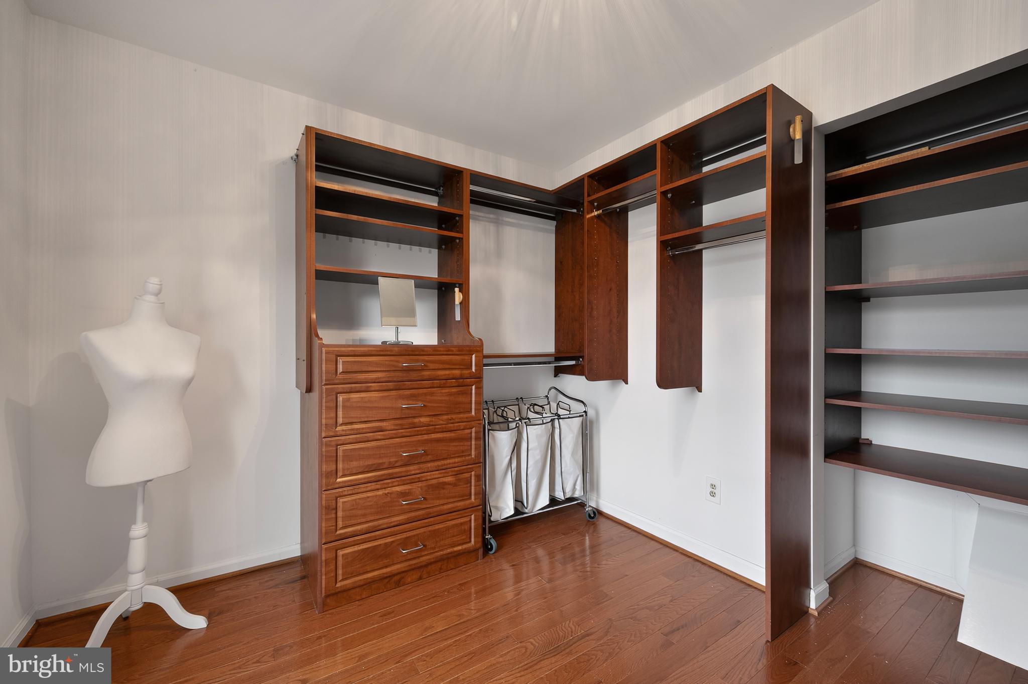 WILTON WOODS - Residential