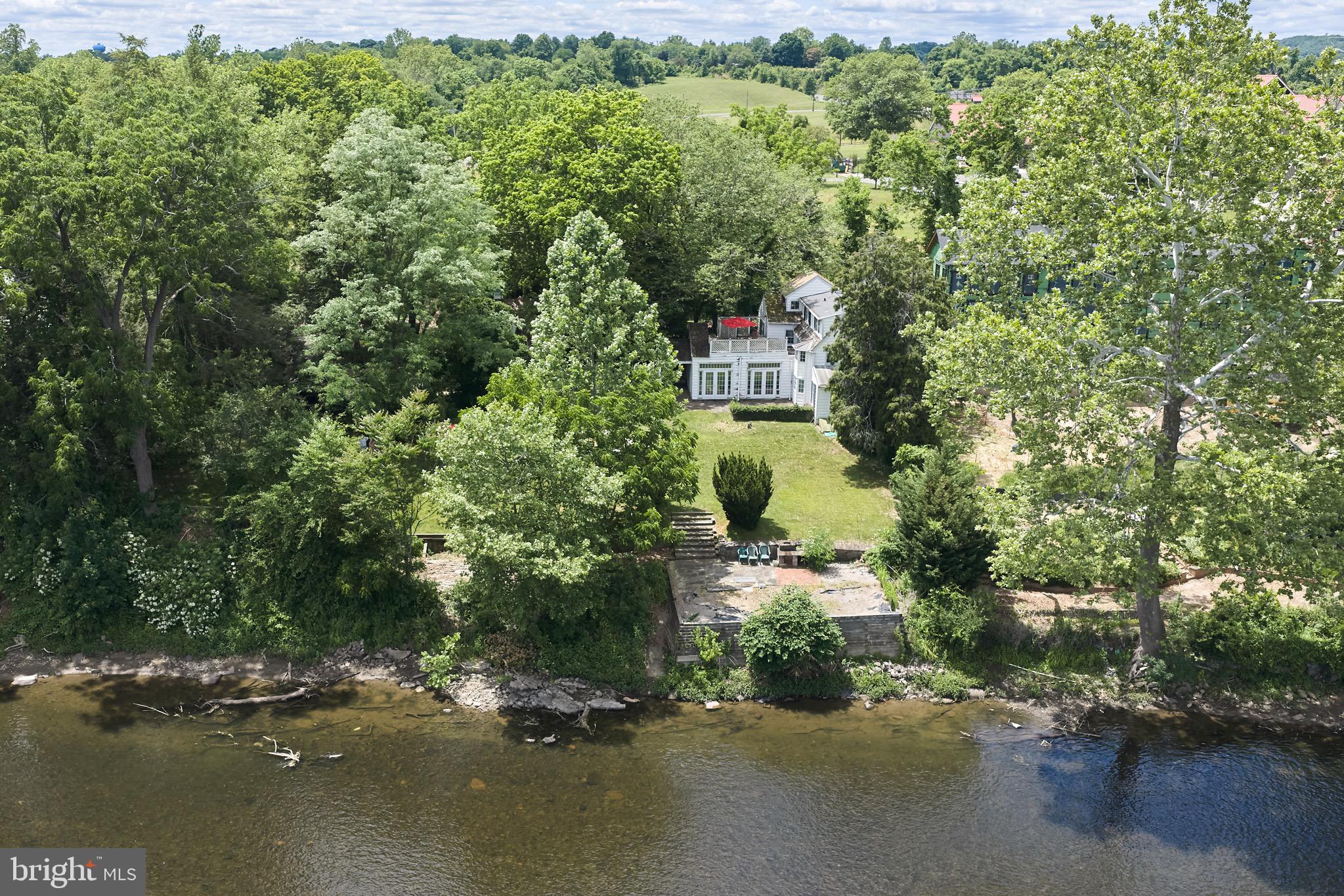 2462 N RIVER ROAD