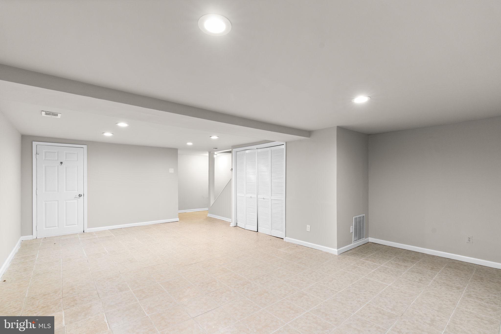 OAKWOOD VILLAGE - Residential Lease