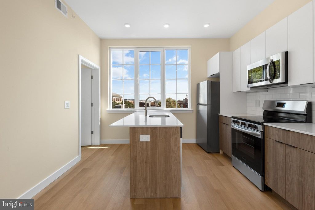 Photo of 1701 S 4th Street #407, PHILADELPHIA, PA 19148 (MLS # PAPH2575052)