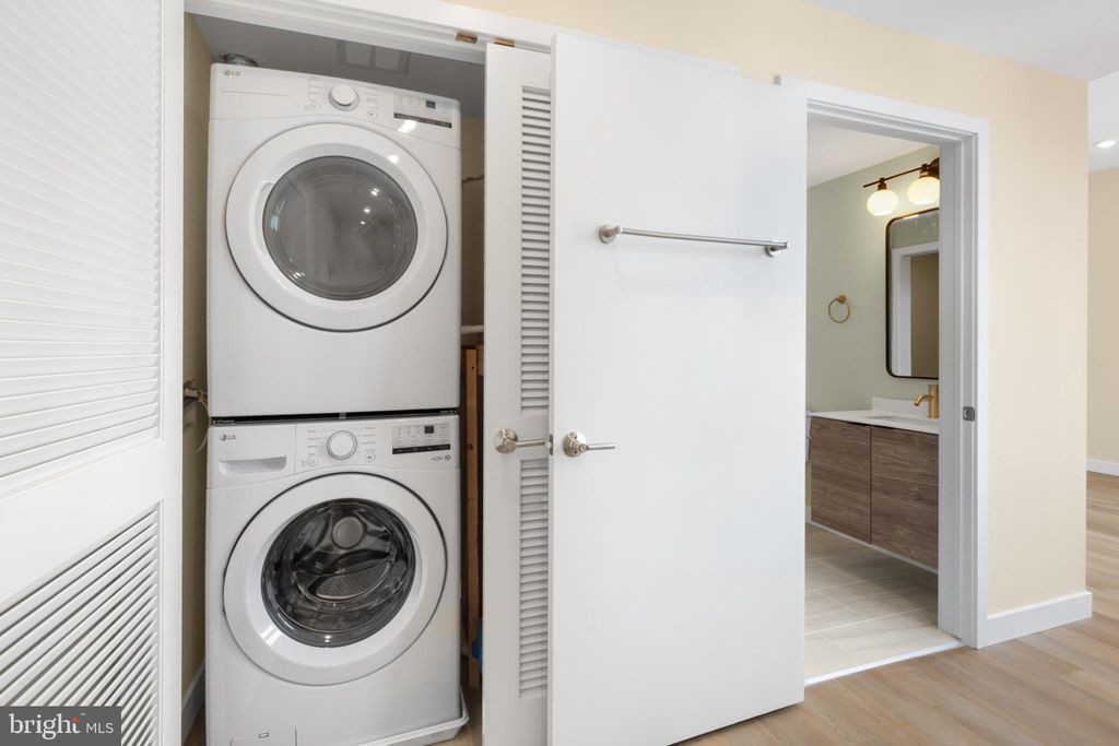 Photo of 1701 S 4th Street #407, PHILADELPHIA, PA 19148 (MLS # PAPH2575052)