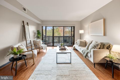 Condo For Sale - 205 Skyhill Road #4<br/> ALEXANDRIA, VA 22314