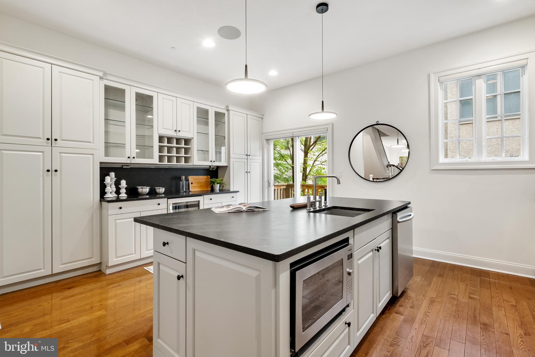 SOCIETY HILL - Residential