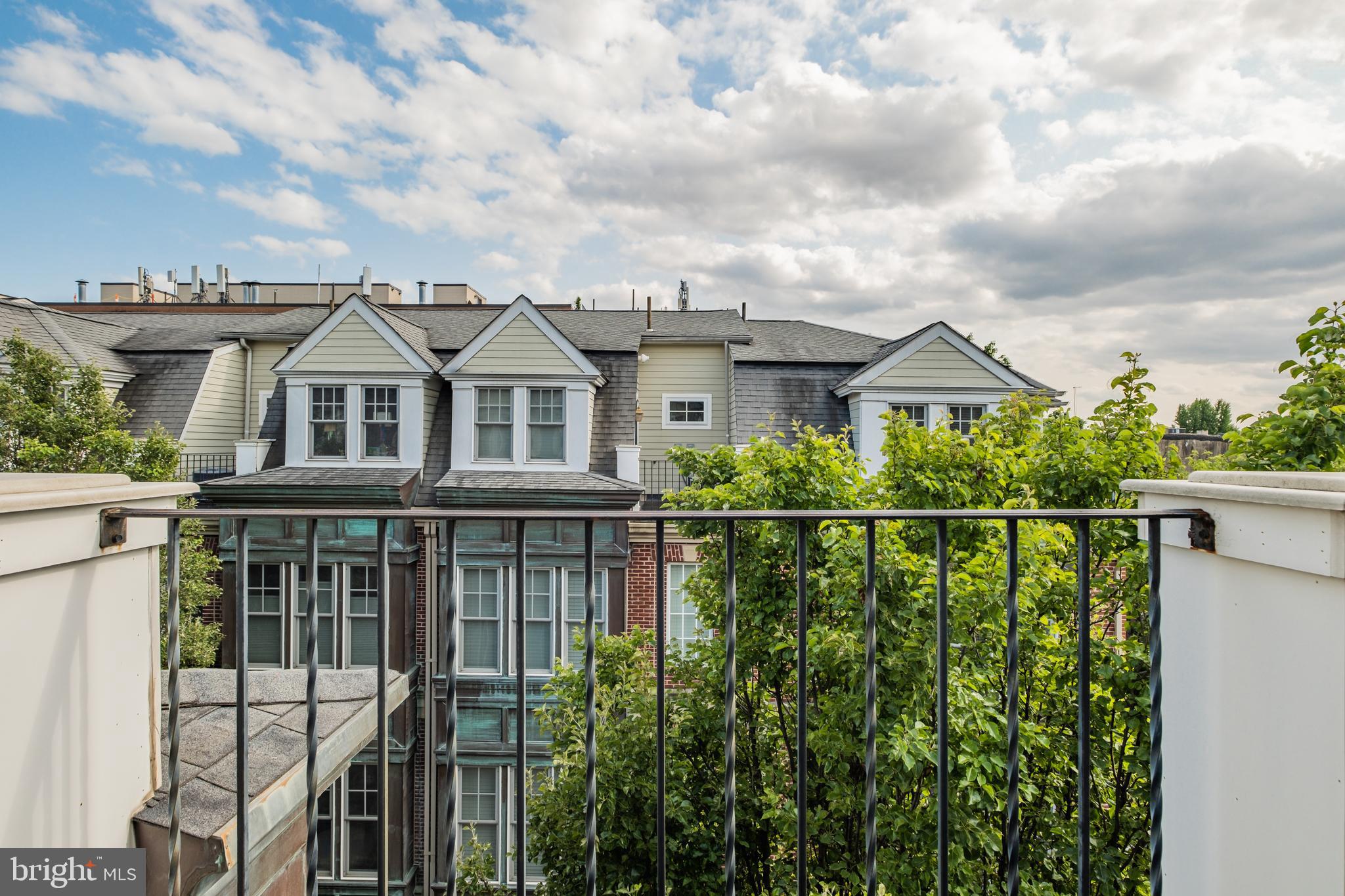 SOCIETY HILL - Residential