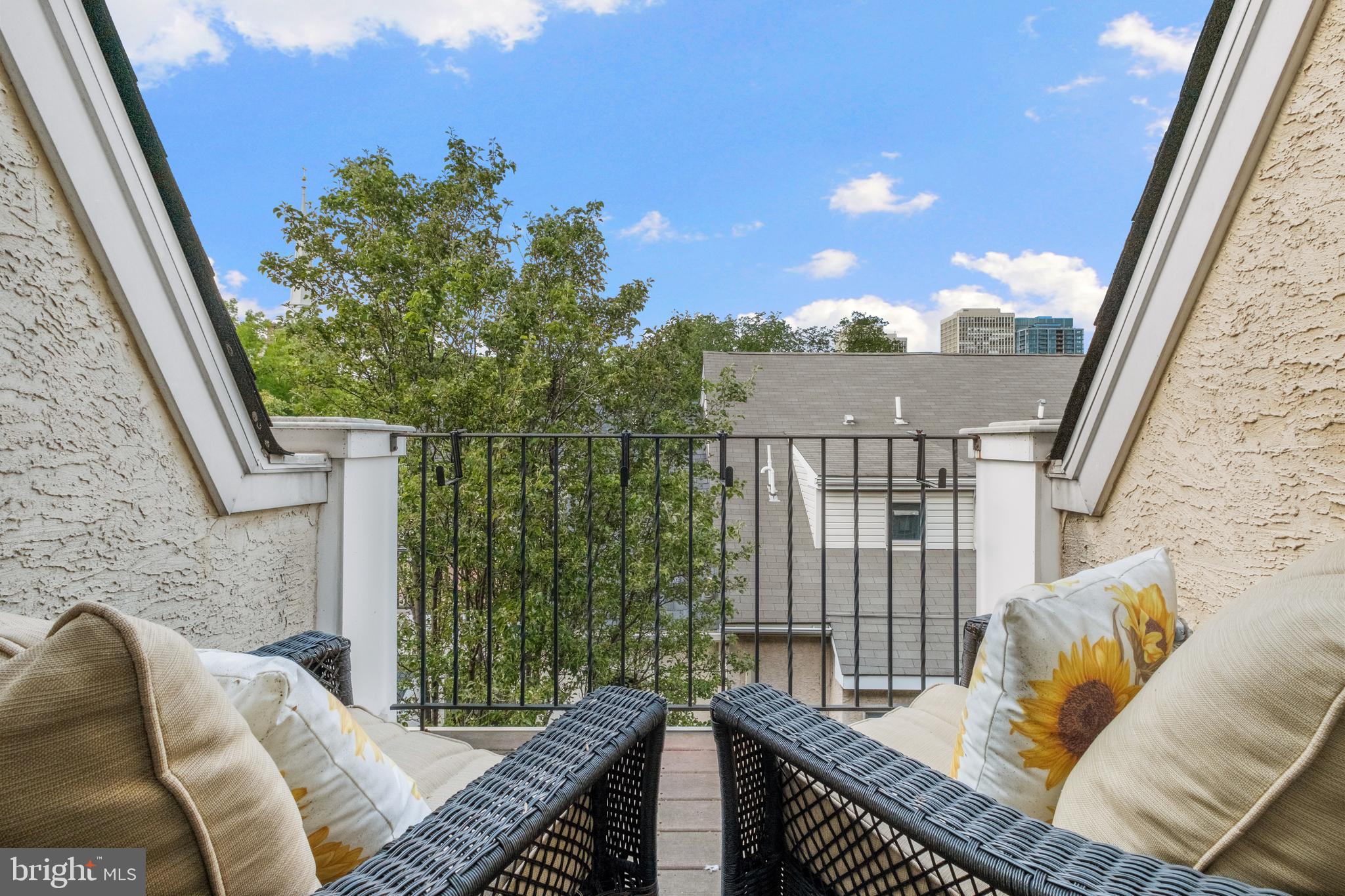 SOCIETY HILL - Residential