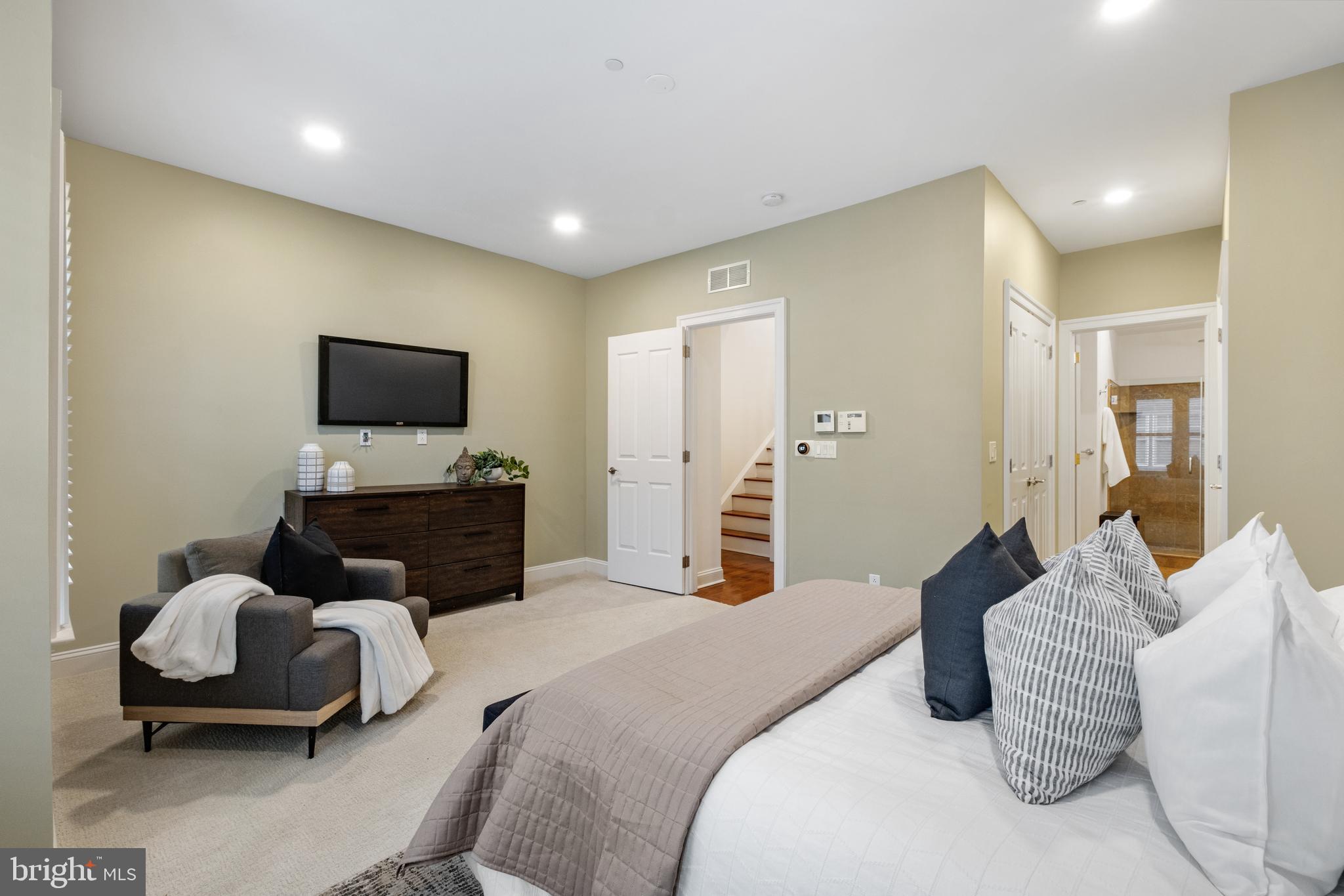 SOCIETY HILL - Residential