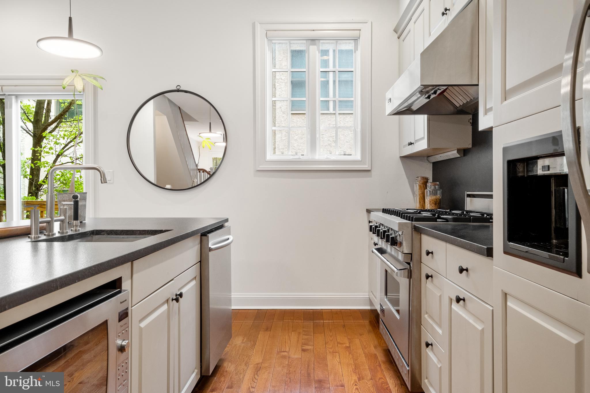 SOCIETY HILL - Residential