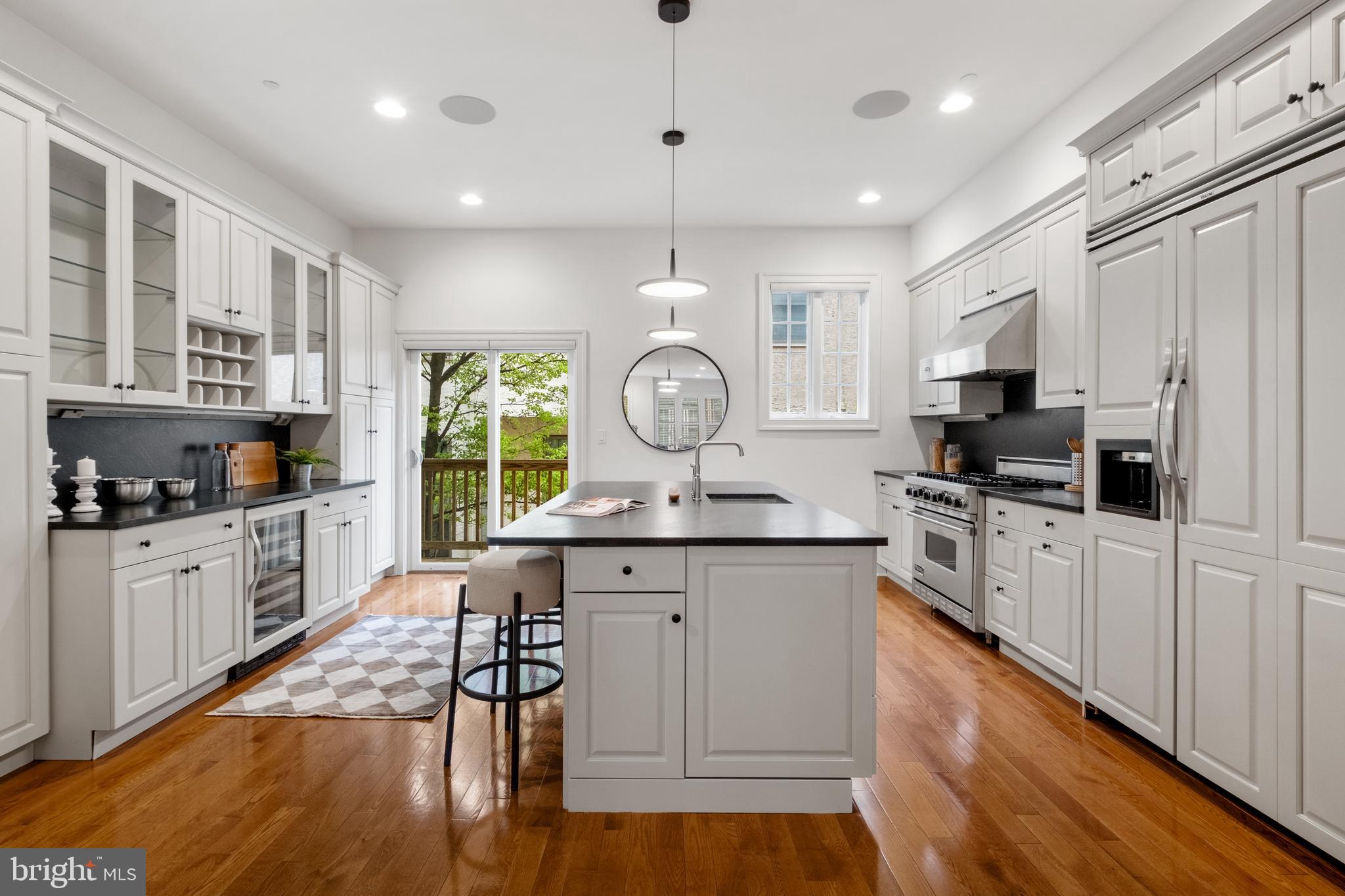 SOCIETY HILL - Residential