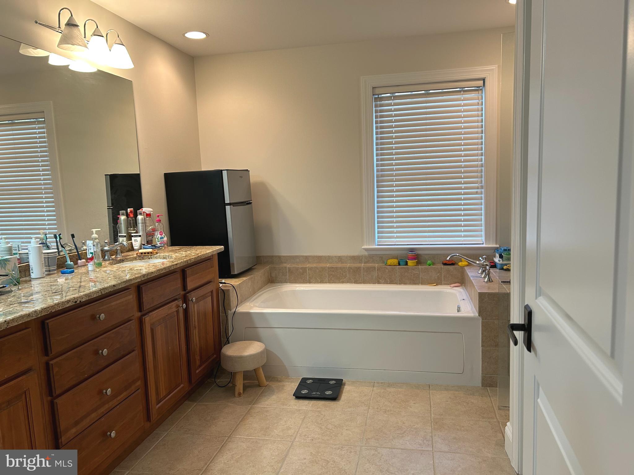 ITHAN MILLS - Residential Lease