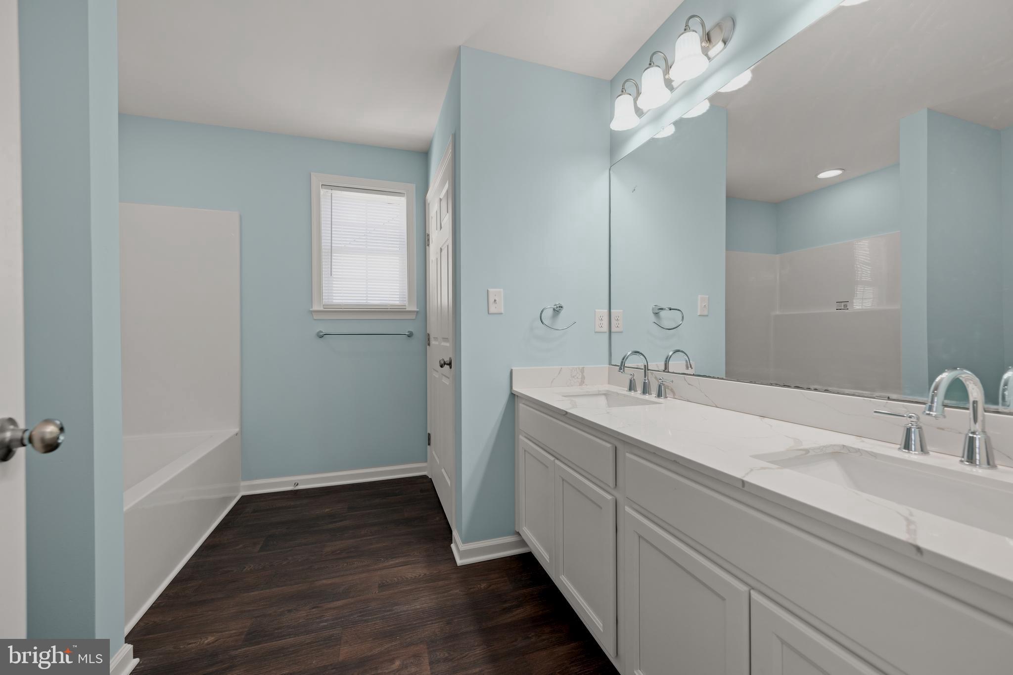 JONATHANS LANDING - Residential