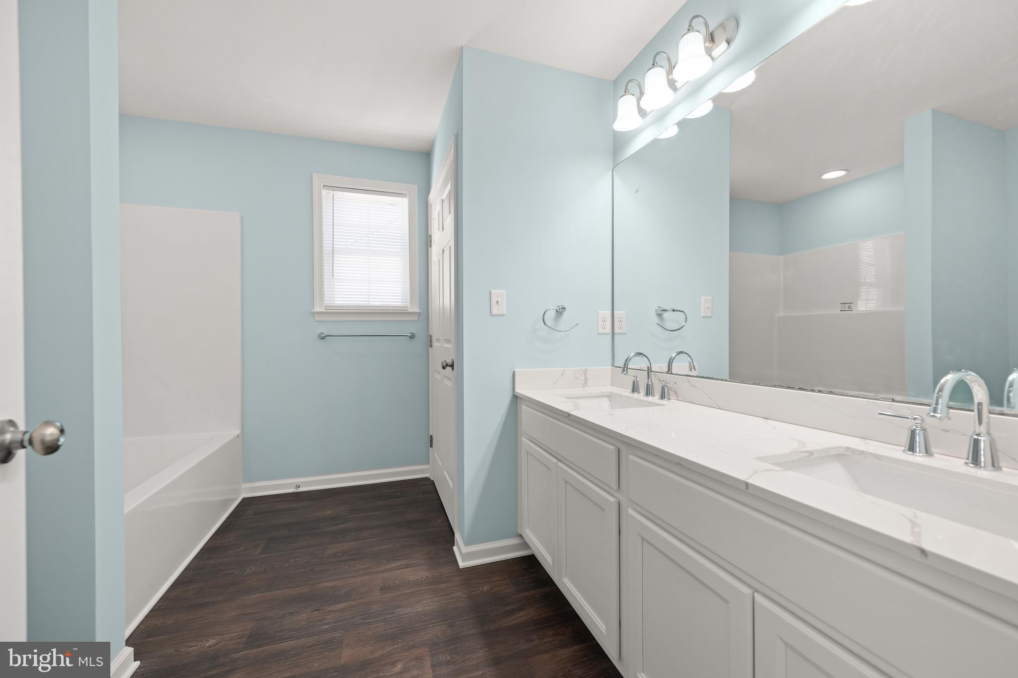 JONATHANS LANDING - Residential