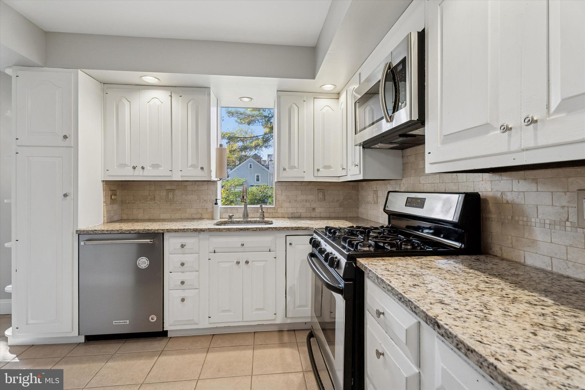 MANOA - Residential Lease