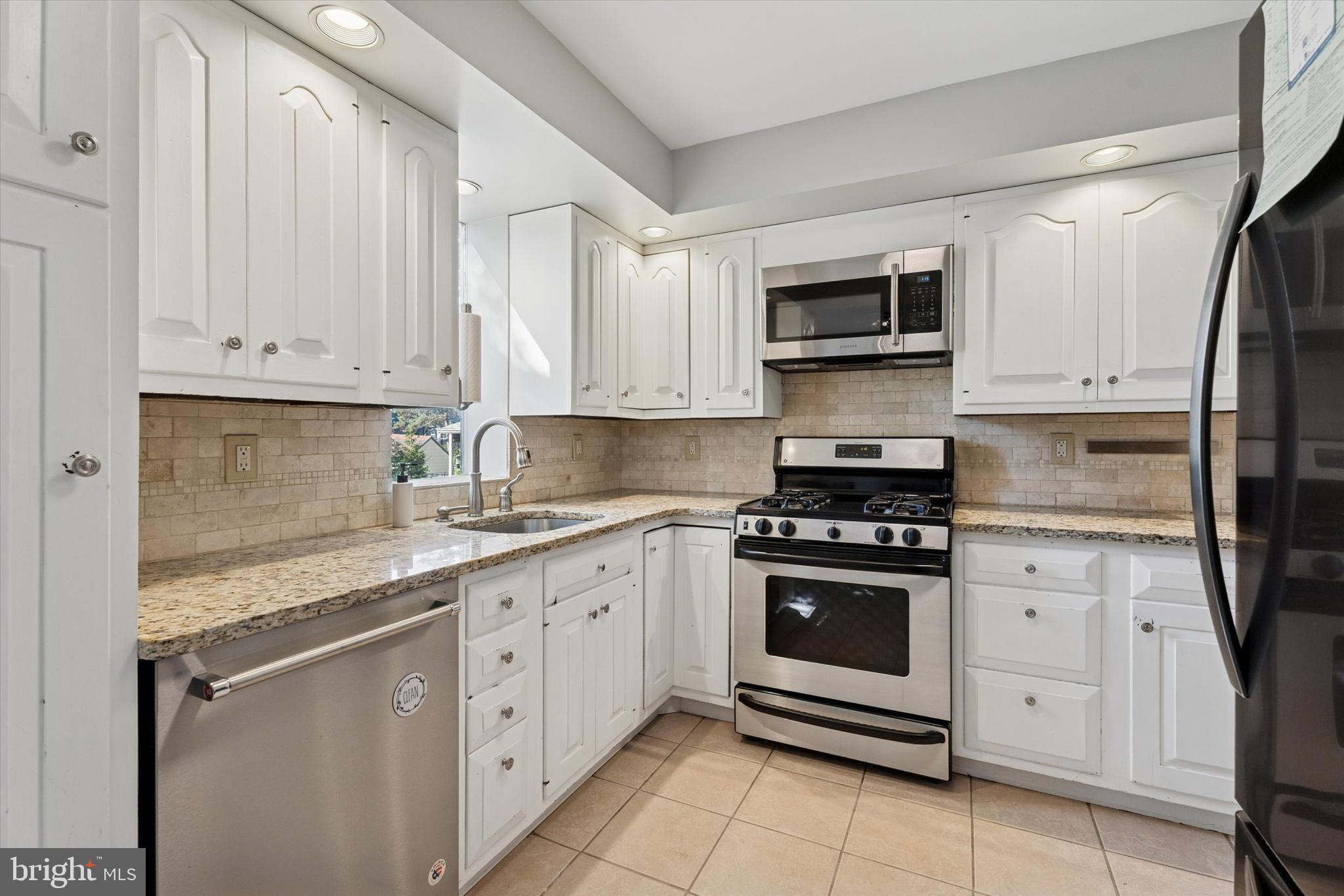 MANOA - Residential Lease