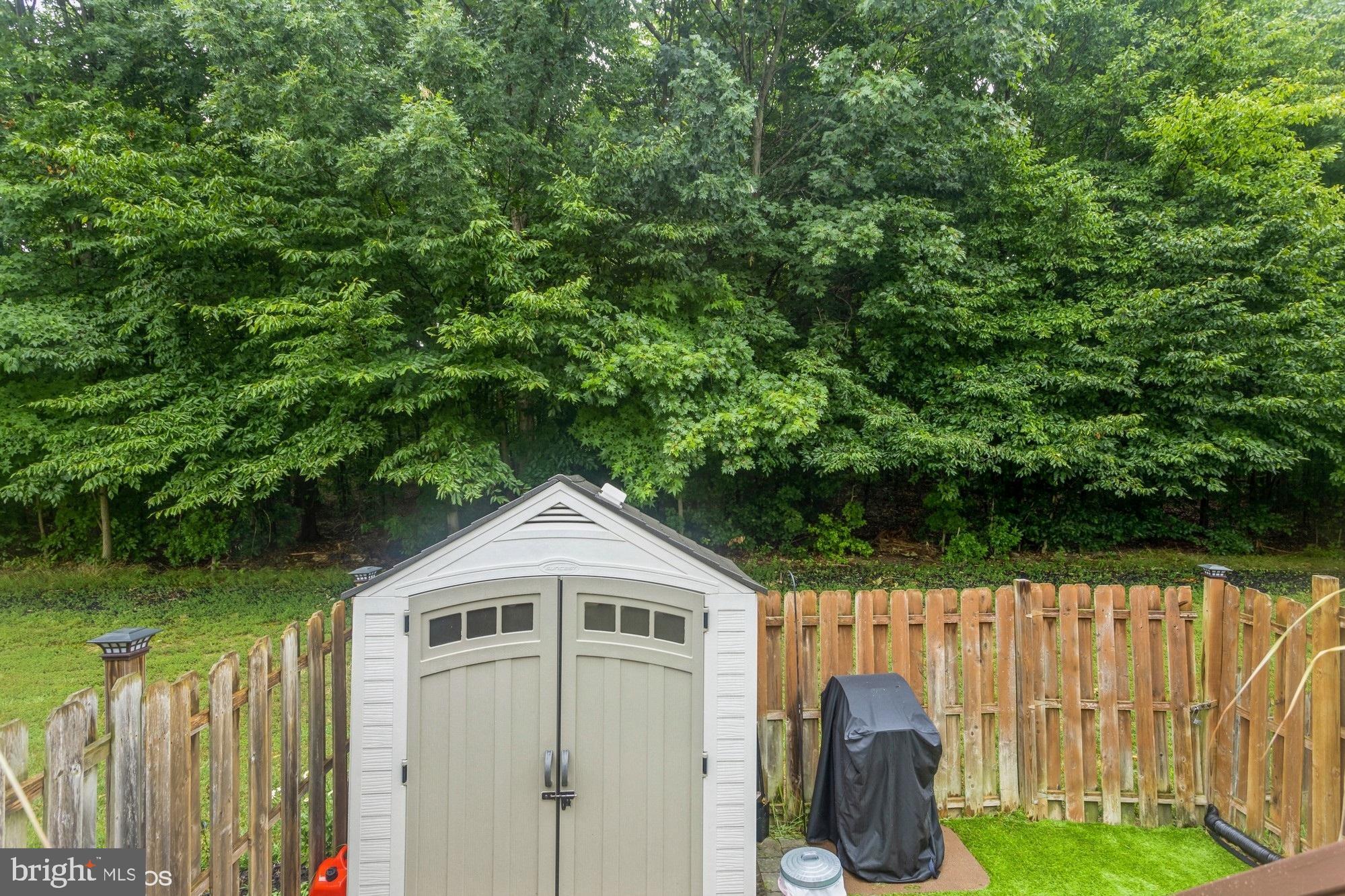 HOLLY WOODS - Residential