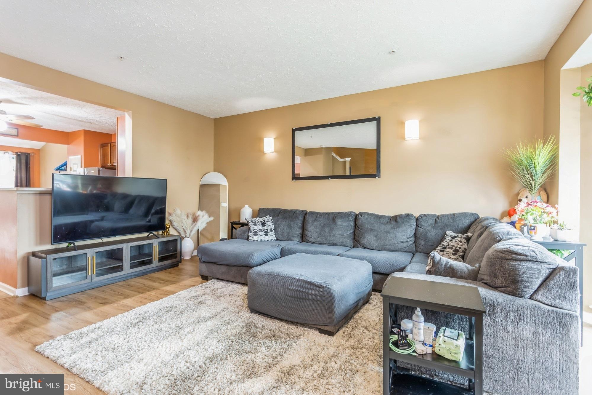 HOLLY WOODS - Residential