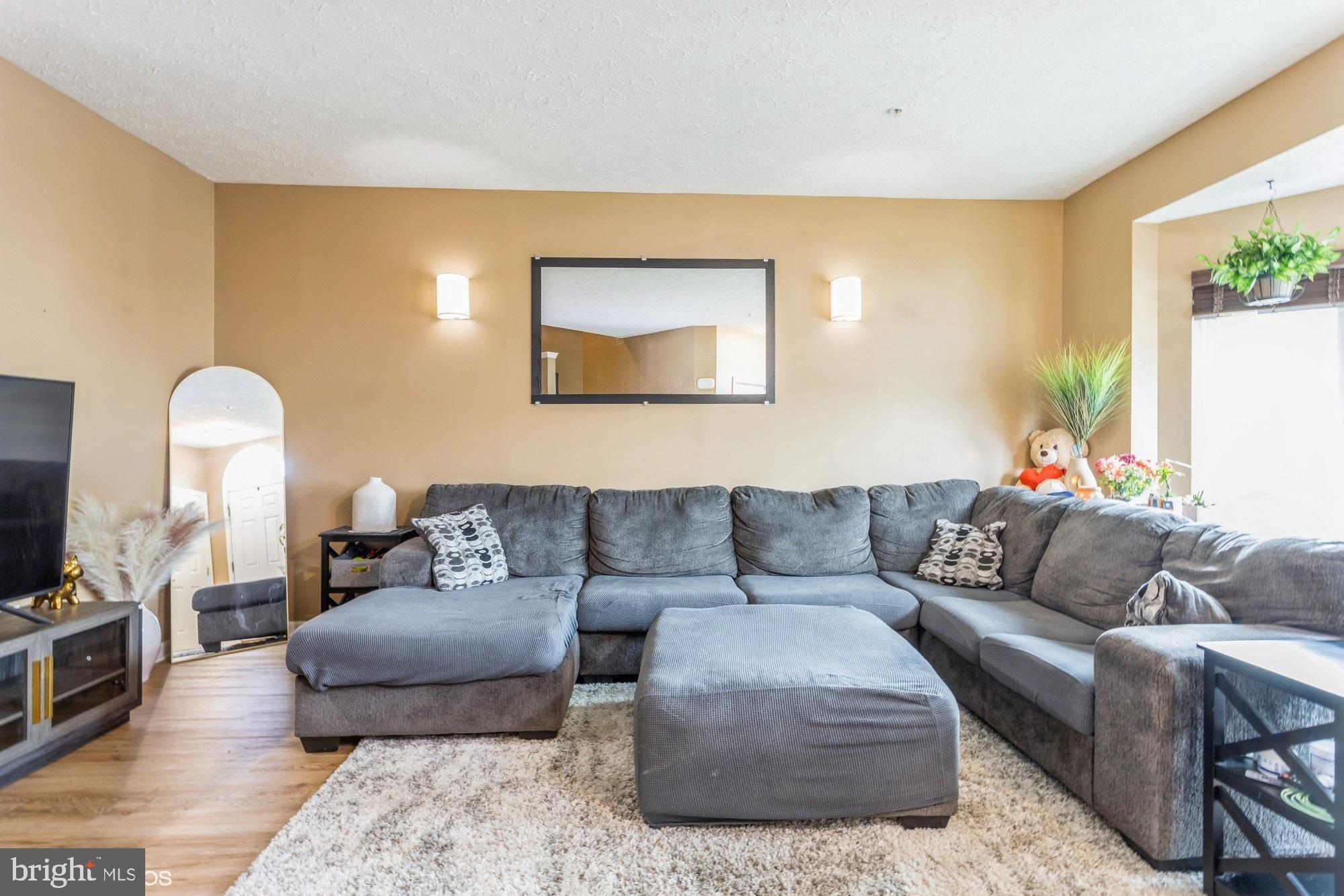 HOLLY WOODS - Residential