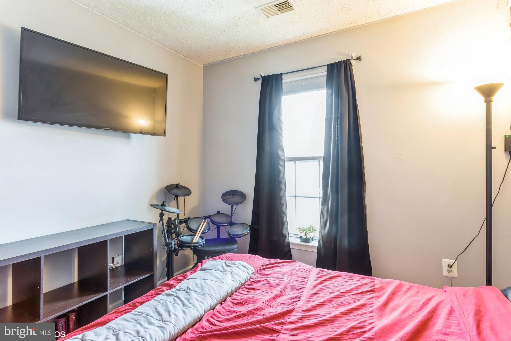 HOLLY WOODS - Residential