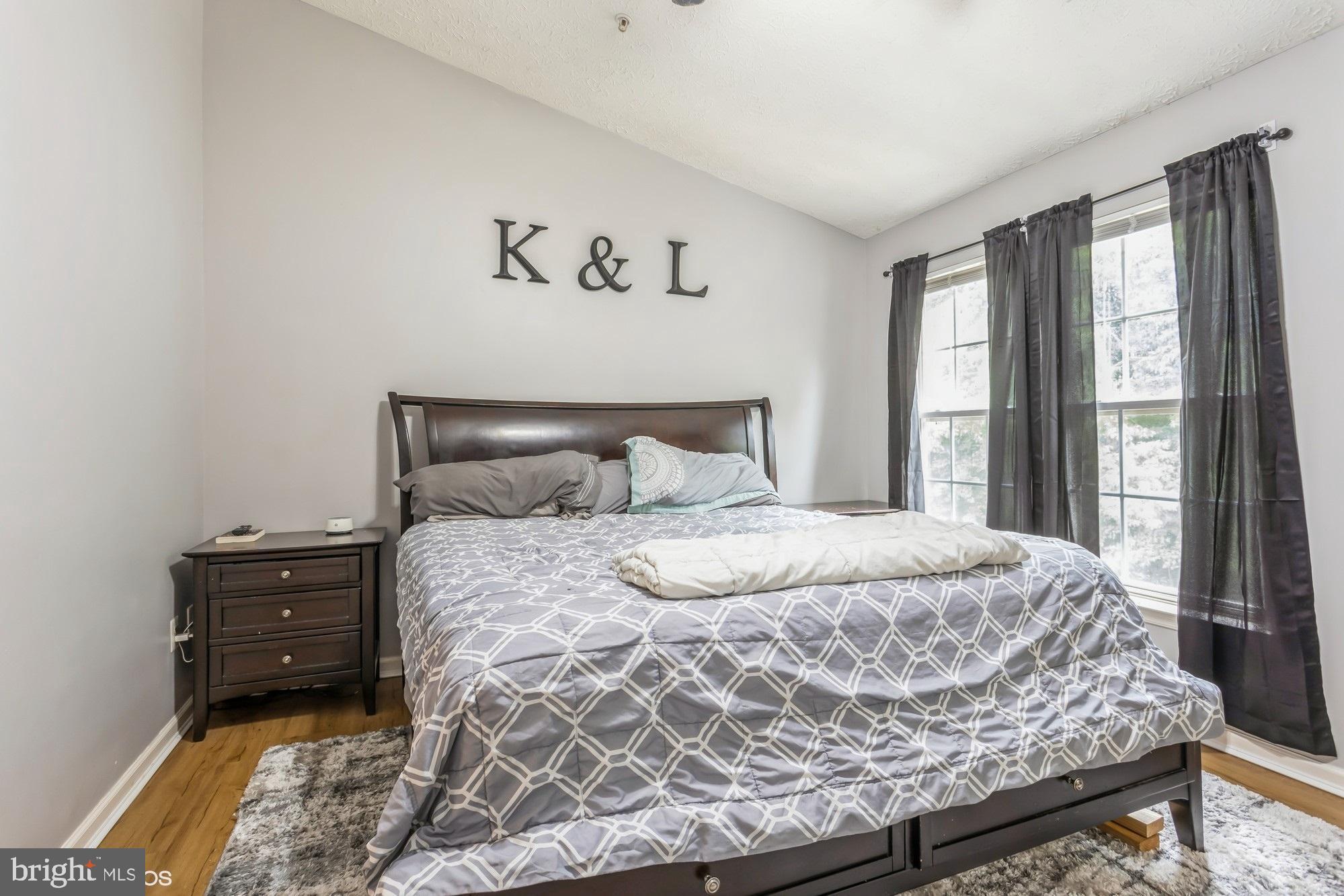 HOLLY WOODS - Residential