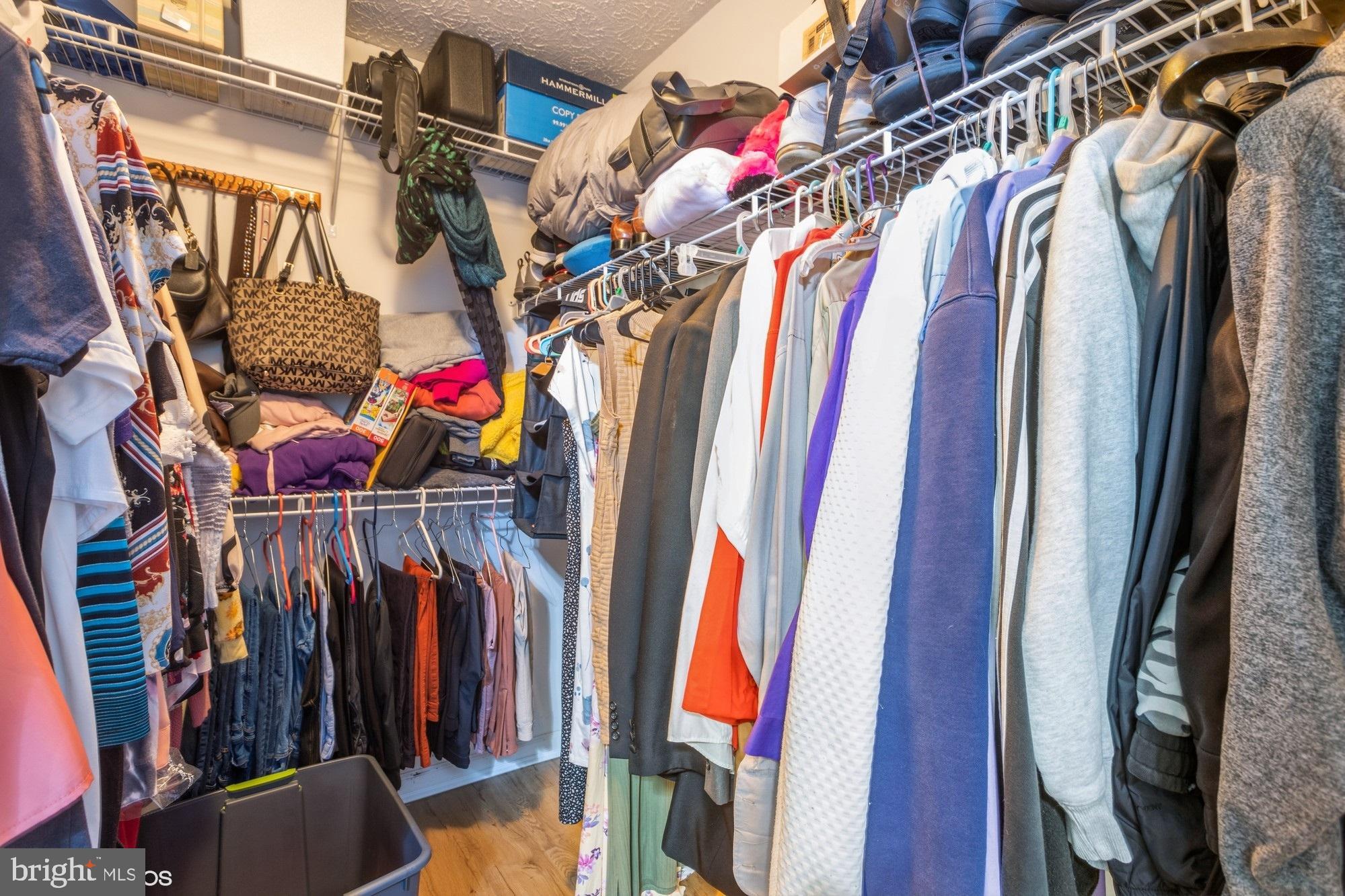 HOLLY WOODS - Residential