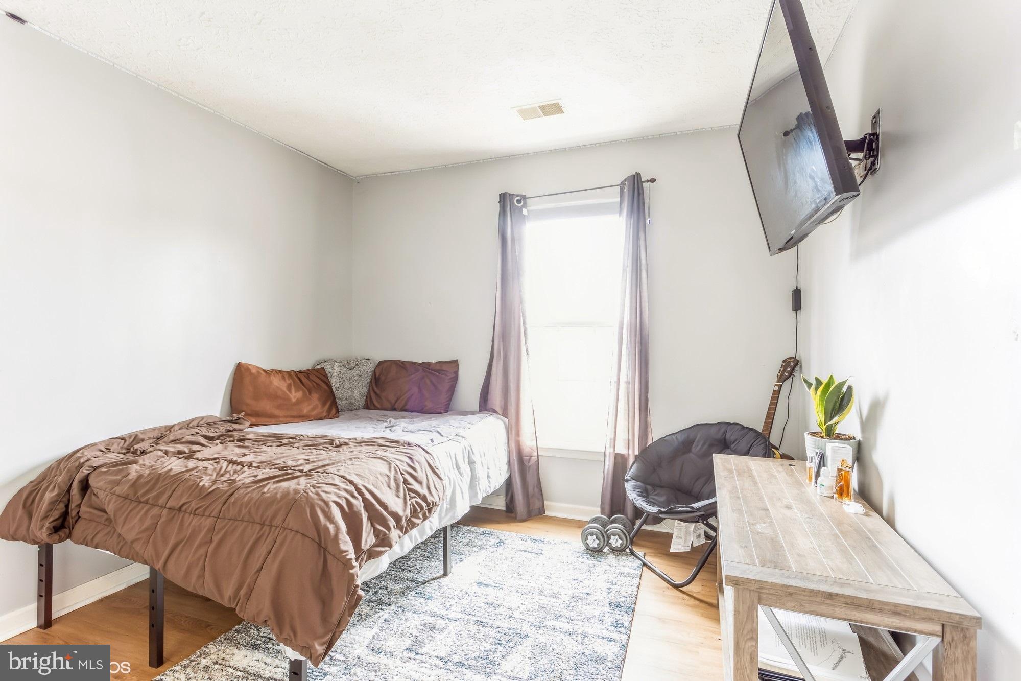 HOLLY WOODS - Residential