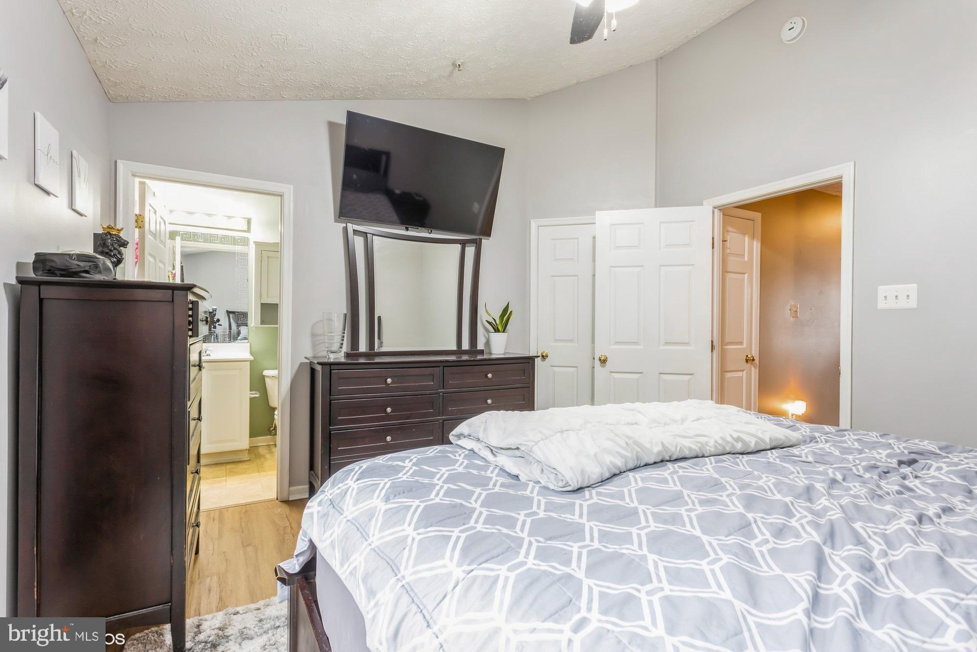 HOLLY WOODS - Residential