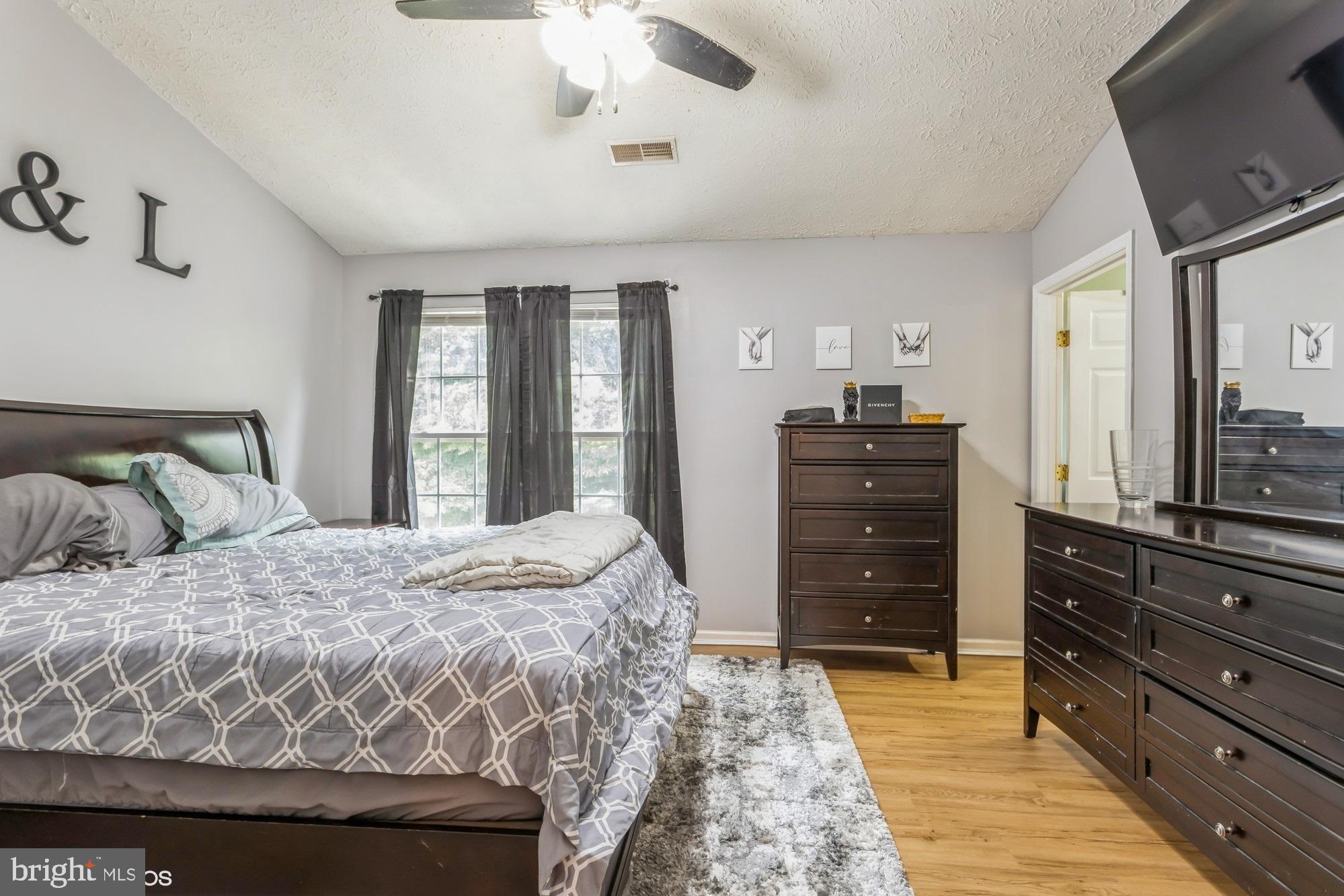 HOLLY WOODS - Residential