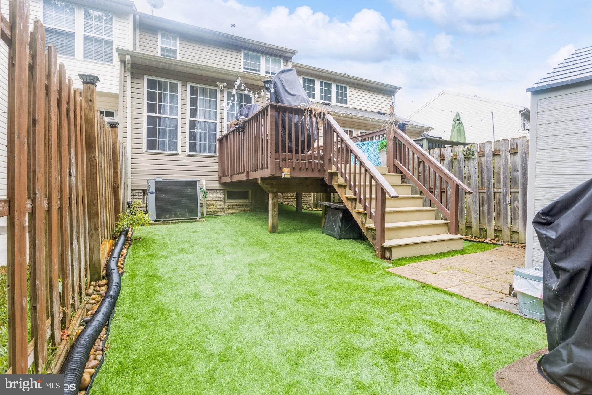 HOLLY WOODS - Residential