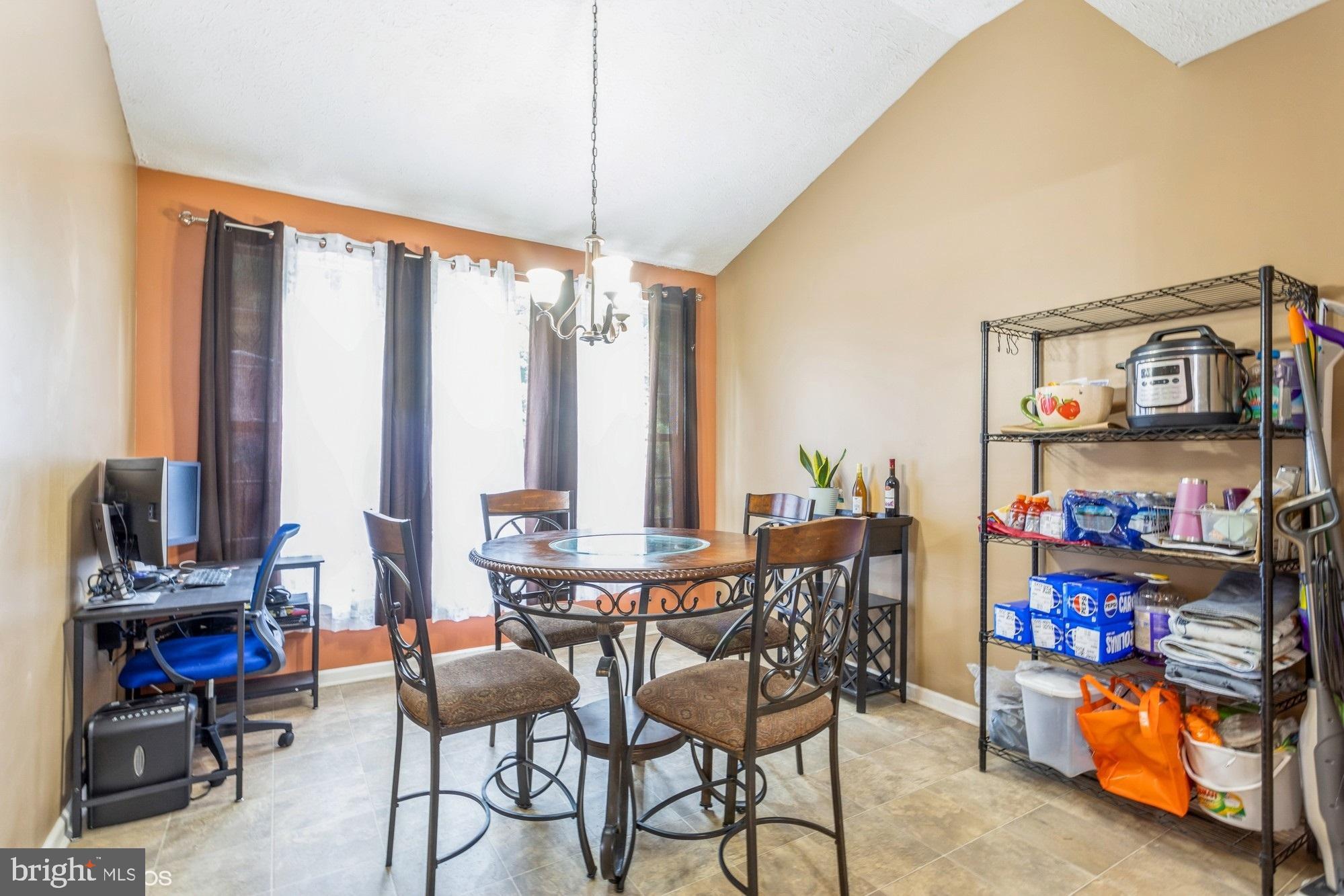 HOLLY WOODS - Residential