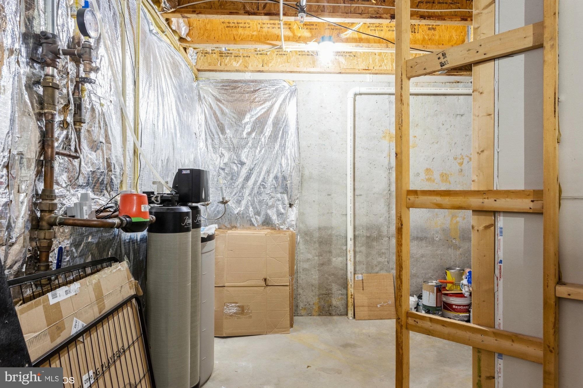 HOLLY WOODS - Residential